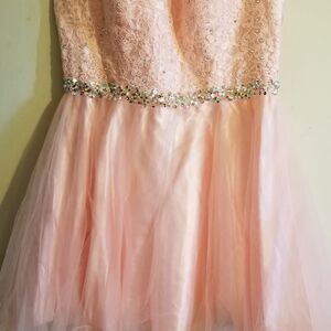 Elegant Pink Formal Dress with Graceful Silhouette
